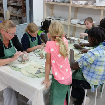 Ouder en kind workshop beeldhouw atelier Simone van Olst productafbeelding