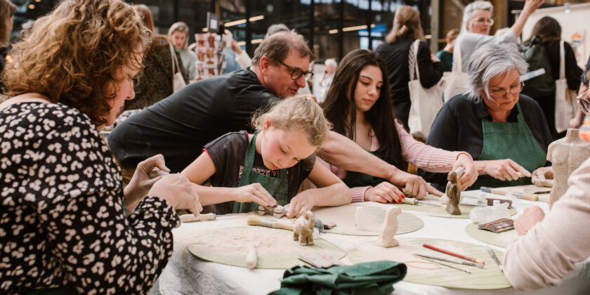 kinderen beeldhouwen samstone