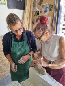 simone van olst cursist beeldhouwen studie klei